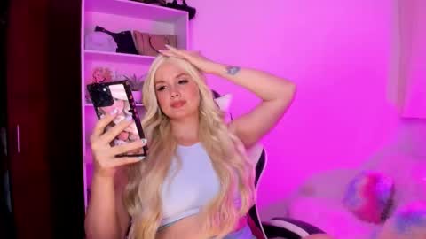 Mila online show from 11-05-25, 02:44