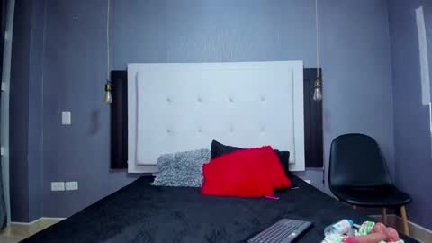          online show from 01-12-25, 05:11