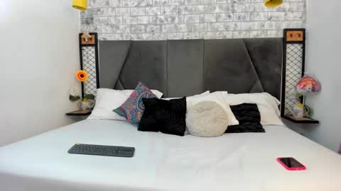 mila online show from 10-18-25, 09:43