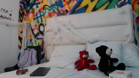 mila online show from 10-20-25, 10:16