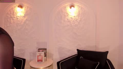 Mila online show from 11-02-25, 11:07