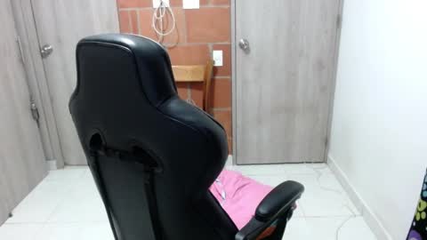 milacoxx8819 online show from 02-04-25, 10:02
