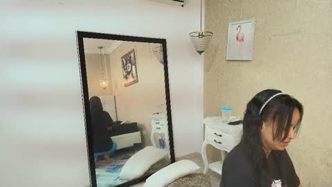 miladiosa online show from 10-10-25, 12:04