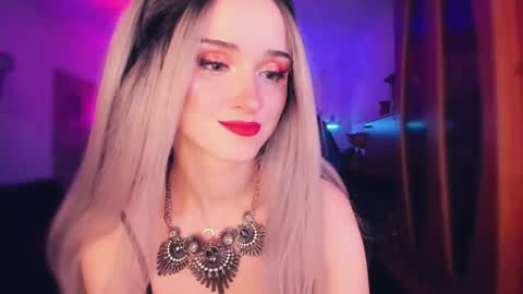 Snapshot of miladyjolie chatting on 11-11-25, 05:46 MiladyJolie online show from 11-11-25, 05:46