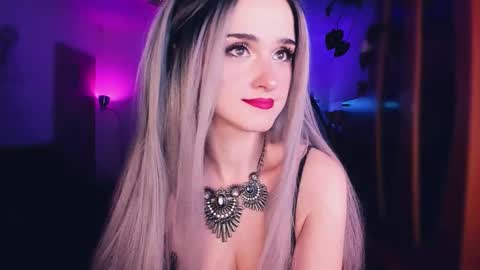 Snapshot of miladyjolie chatting on 11-26-25, 10:00 MiladyJolie online show from 11-26-25, 10:00