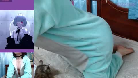 Snapshot of milalunala chatting on 02-28-25, 12:43 Mila-Lunala online show from 02-28-25, 12:43