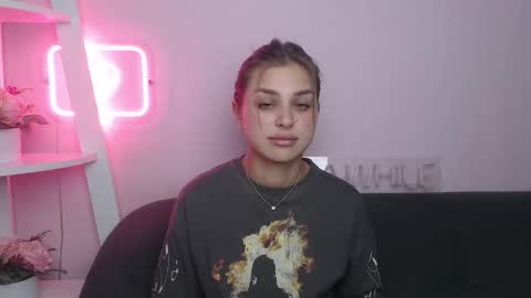 milanaangelas online show from 11-24-25, 09:03