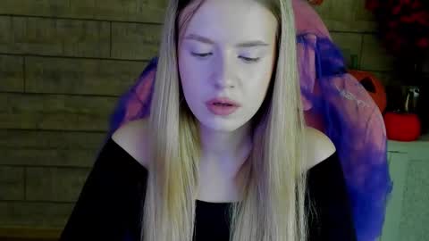 MilanaBalmain online show from 11-03-25, 04:25