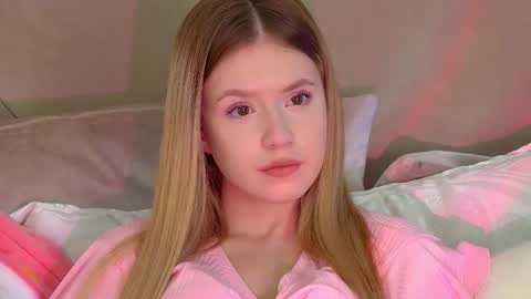 MilanaBalmain online show from 11-15-25, 06:33