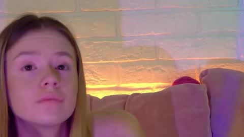 MilanaBalmain online show from 11-17-25, 04:51