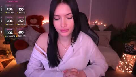 Snapshot of milanamusee chatting on 02-19-26, 02:13 Milana online show from 02-19-26, 02:13