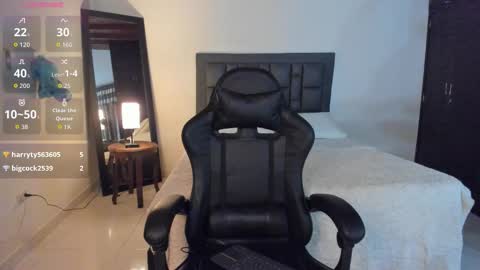 Mia online show from 11-15-25, 04:10