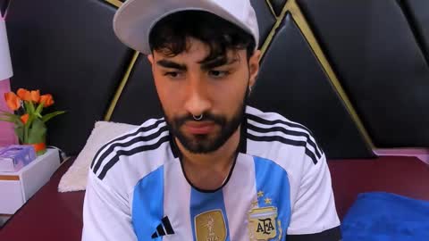 Snapshot of milanzaire chatting on 10-23-25, 01:49 milanzaire online show from 10-23-25, 01:49