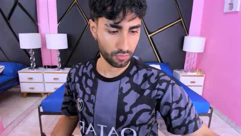 Snapshot of milanzaire chatting on 10-30-25, 02:02 milanzaire online show from 10-30-25, 02:02