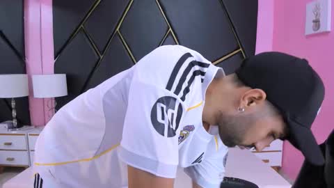 Snapshot of milanzaire chatting on 11-09-25, 09:35 milanzaire online show from 11-09-25, 09:35