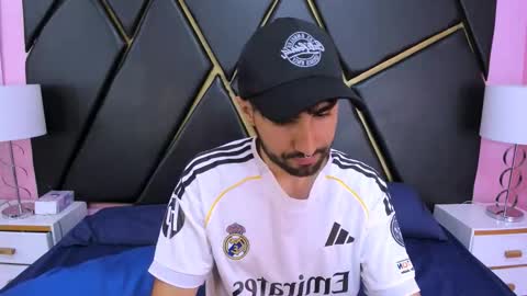 Snapshot of milanzaire chatting on 11-15-25, 01:25 milanzaire online show from 11-15-25, 01:25