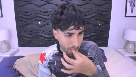 Snapshot of milanzaire chatting on 11-19-25, 12:43 milanzaire online show from 11-19-25, 12:43