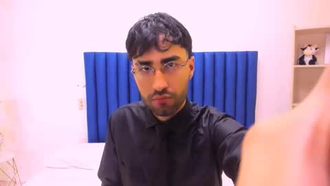 Snapshot of milanzaire chatting on 11-28-25, 11:29 milanzaire online show from 11-28-25, 11:29