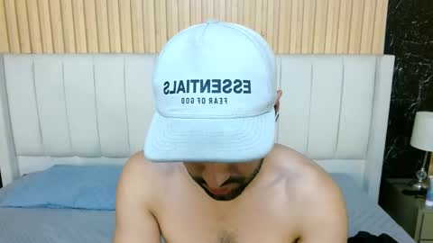 Snapshot of milanzaire chatting on 12-14-25, 04:01 milanzaire online show from 12-14-25, 04:01