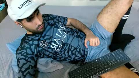 Snapshot of milanzaire chatting on 12-15-25, 11:42 milanzaire online show from 12-15-25, 11:42