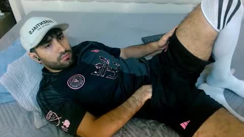 Snapshot of milanzaire chatting on 12-18-25, 01:55 milanzaire online show from 12-18-25, 01:55