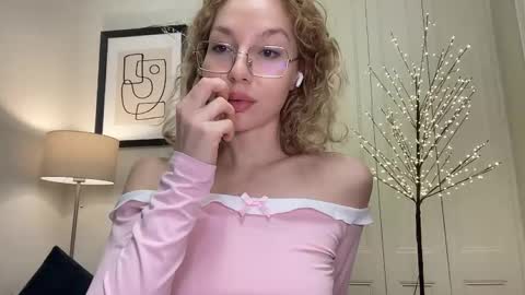 Mila online show from 12-19-25, 04:14