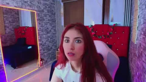 Snapshot of mildrecute chatting on 10-21-25, 05:57 Ana online show from 10-21-25, 05:57