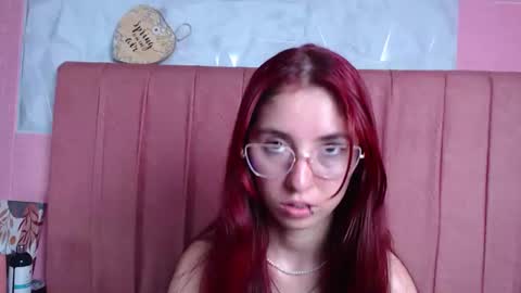 Snapshot of mildrecute chatting on 10-26-25, 08:04 Ana online show from 10-26-25, 08:04