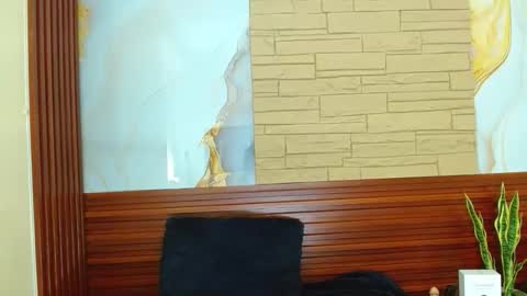 Snapshot of mildrecute chatting on 10-31-25, 06:20 Ana online show from 10-31-25, 06:20