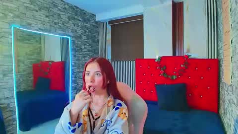 Snapshot of mildrecute chatting on 11-11-25, 10:21 Ana online show from 11-11-25, 10:21