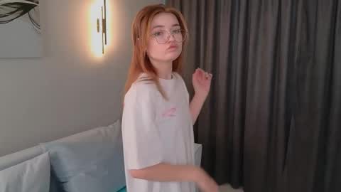 Snapshot of mildred_nelson_ chatting on 10-22-25, 06:02 Maria online show from 10-22-25, 06:02