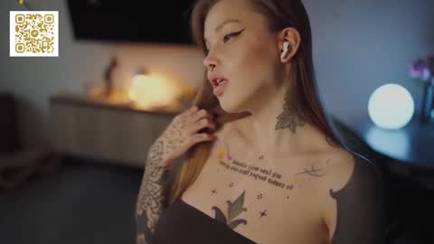 Snapshot of mileeena chatting on 10-17-25, 02:08 M Telegram mamagotachannel online show from 10-17-25, 02:08