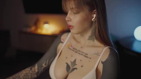 Snapshot of mileeena chatting on 11-14-25, 02:16 M Telegram mamagotachannel online show from 11-14-25, 02:16