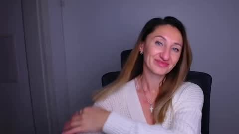 Milena online show from 12-20-25, 12:12