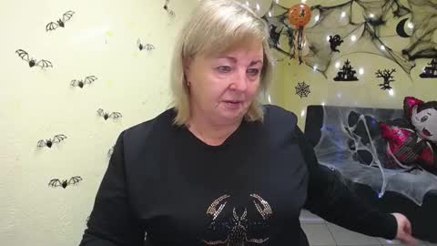 Snapshot of milenawedxy chatting on 10-19-25, 05:08 Milena online show from 10-19-25, 05:08