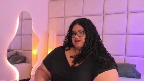 Snapshot of miley_colins0 chatting on 11-08-25, 09:02 Miley online show from 11-08-25, 09:02