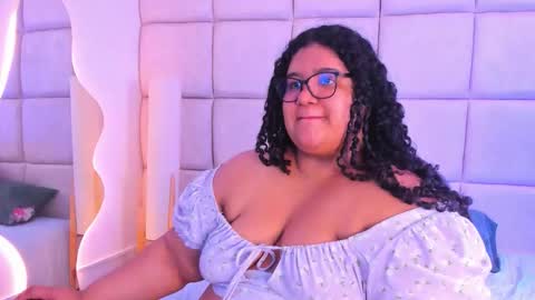 Snapshot of miley_colins0 chatting on 11-11-25, 09:15 Miley online show from 11-11-25, 09:15