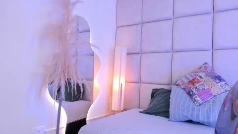 Snapshot of miley_colins0 chatting on 11-14-25, 03:22 Miley online show from 11-14-25, 03:22