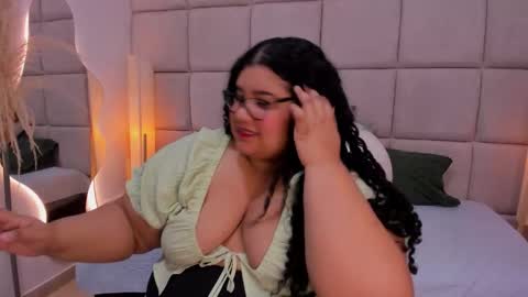 Snapshot of miley_colins0 chatting on 11-29-25, 07:50 Miley online show from 11-29-25, 07:50