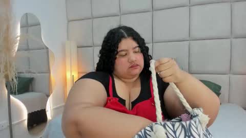 Snapshot of miley_colins0 chatting on 12-02-25, 12:43 Miley online show from 12-02-25, 12:43