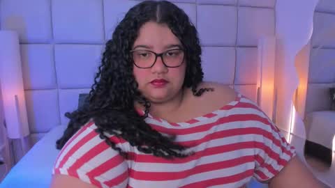 Snapshot of miley_colins0 chatting on 12-18-25, 12:33 Miley online show from 12-18-25, 12:33