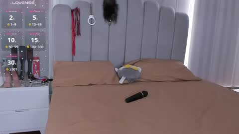 MILEY  online show from 09-08-25, 03:55