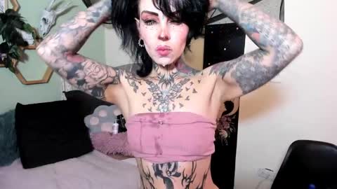 Isabella online show from 10-15-25, 01:44