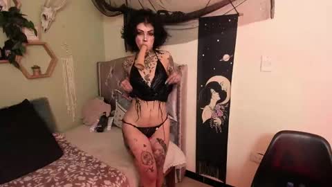 Snapshot of milf_onlyseduction chatting on 03-02-26, 01:40 Isabella online show from 03-02-26, 01:40