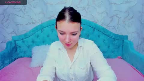 Snapshot of milinafox chatting on 02-07-25, 01:25 milinafox online show from 02-07-25, 01:25