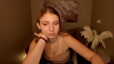 Snapshot of milinafox chatting on 09-25-25, 01:20 milinafox online show from 09-25-25, 01:20