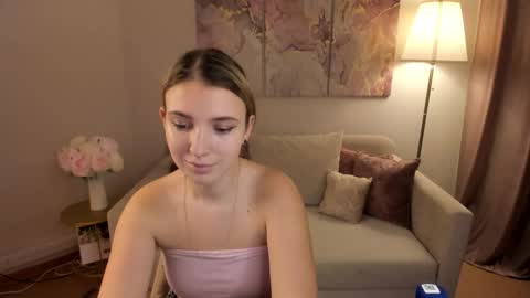 Snapshot of milinafox chatting on 10-15-25, 04:45 milinafox online show from 10-15-25, 04:45