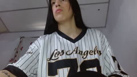 Snapshot of milker_amira chatting on 12-21-24, 05:40 Amira online show from 12-21-24, 05:40