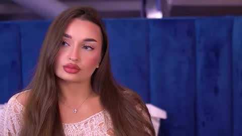 Milla online show from 10-19-25, 04:24