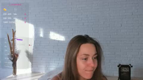 Snapshot of milla_vegga chatting on 10-21-25, 10:27 Mila online show from 10-21-25, 10:27